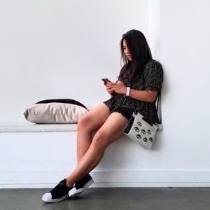 Meet your Posher, Larissa